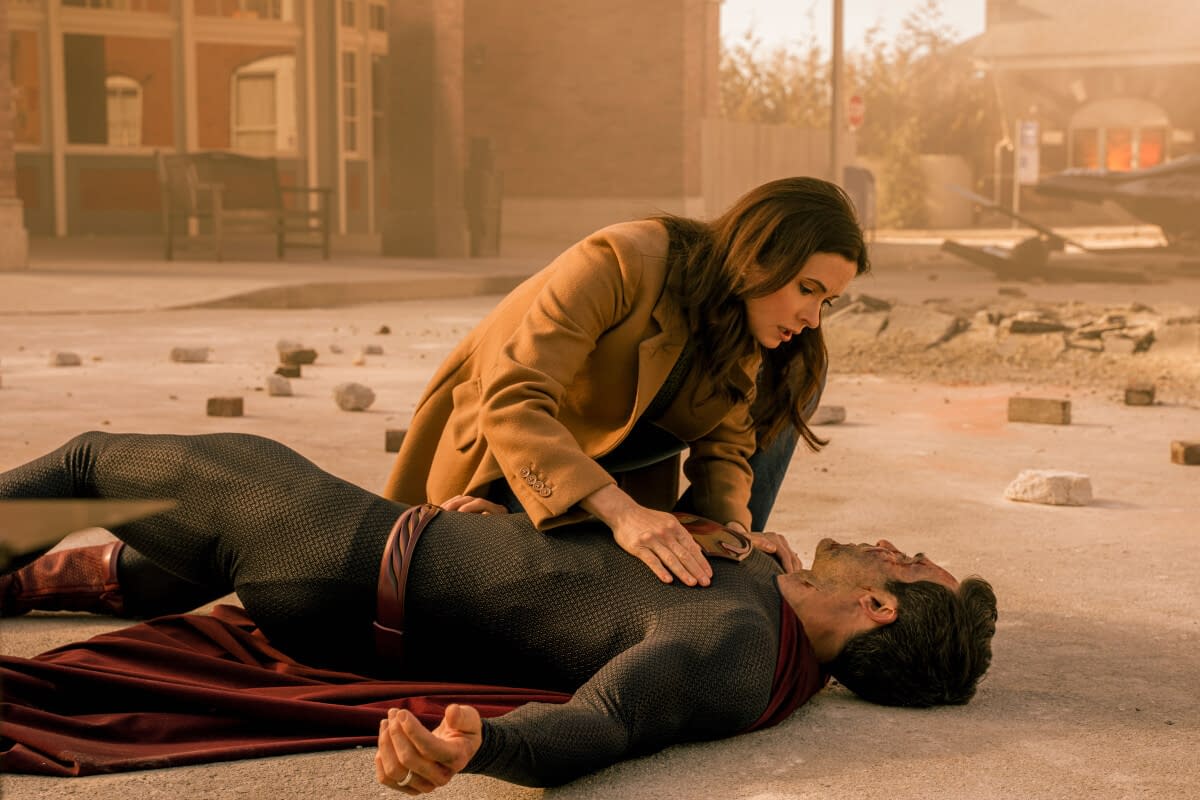 Superman Lois Finale Preview Lois Hits Clark With A Reality Check