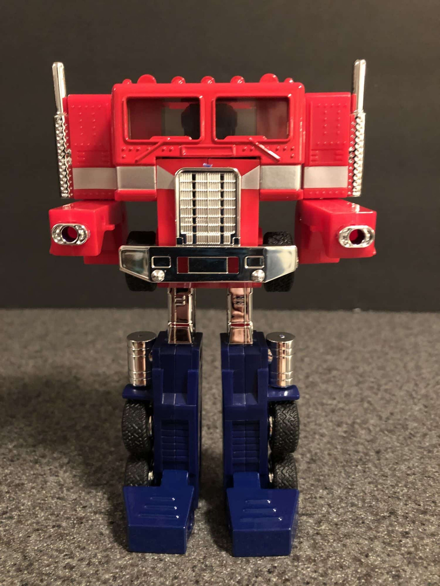 Hasbro's Walmart Exclusive G1 Reissue of Transformers Leader Optimus ...