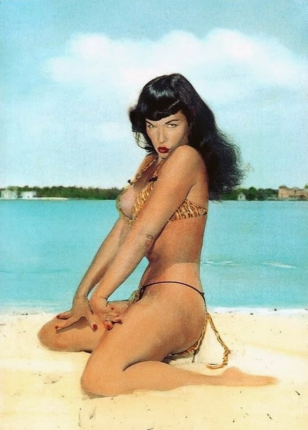 Dynamite Bettie Page by Terry Dodson Black /& White Edition Resin Statue