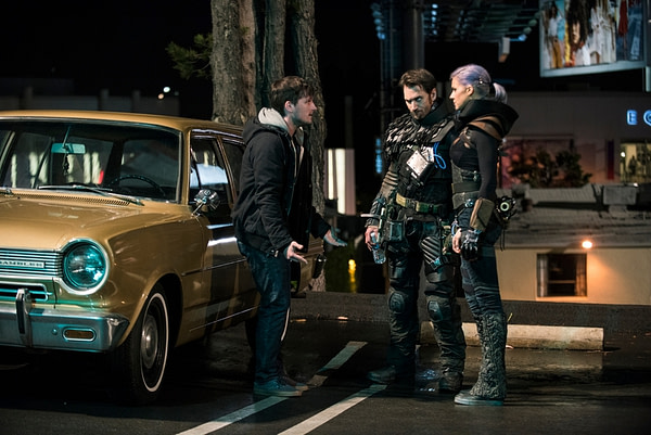 Josh essaie de raisonner Wolf et Tiger sur Future Man, gracieuseté de Hulu. Josh essaie de raisonner Wolf et Tiger sur Future Man, gracieuseté de Hulu.