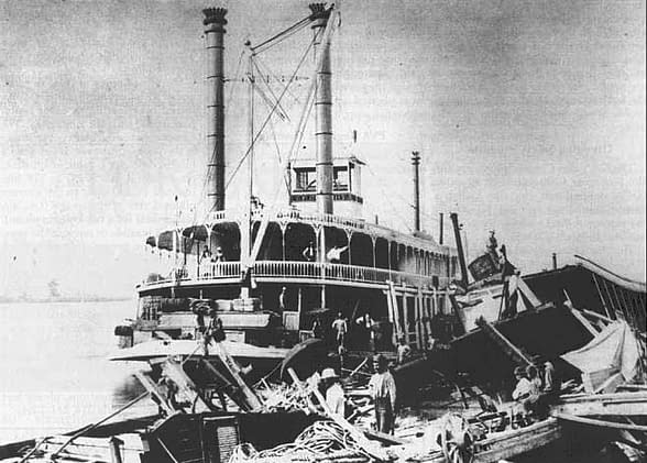 O TF Eckert em 1884, um barco de salvamento para a Underwriter Wrecking Company de Cincinnati, onde Thomas F. Eckert era presidente da empresa.