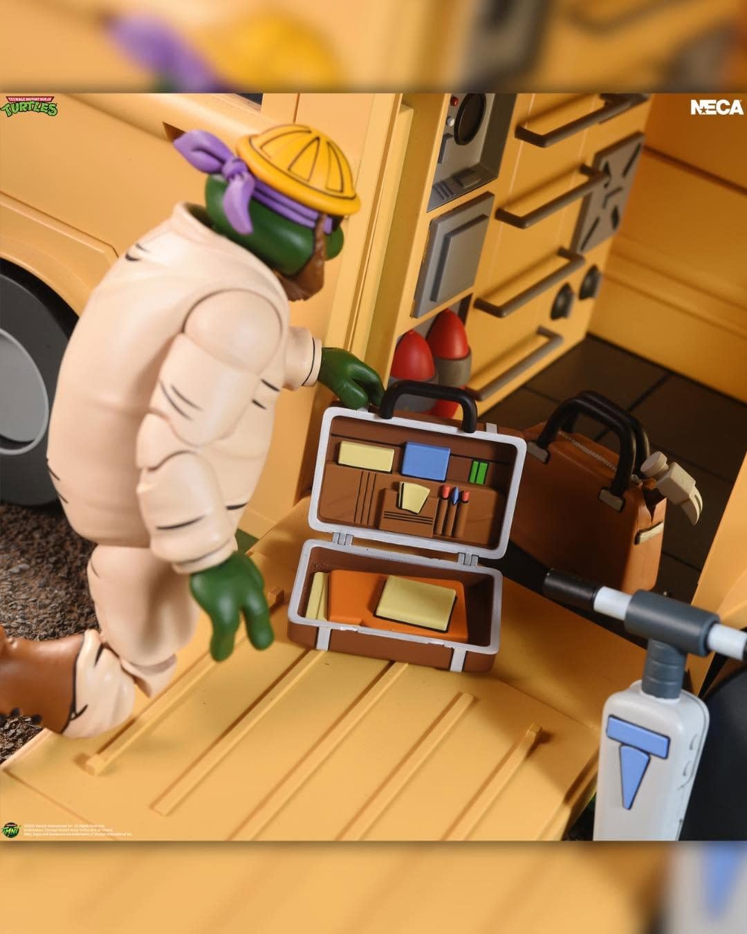 New NECA Deep-Cut Construction Donatello TMNT Figure Revealed