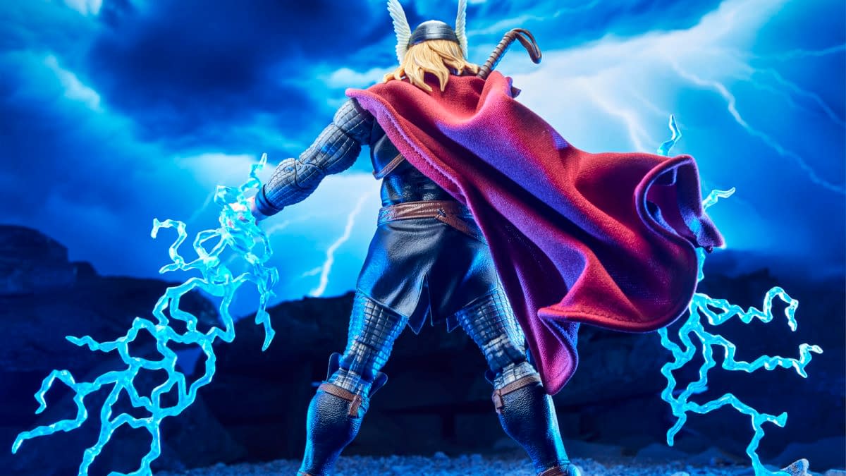Hasbro Debuts New Marvel Legends Maximum Series Thor Figure