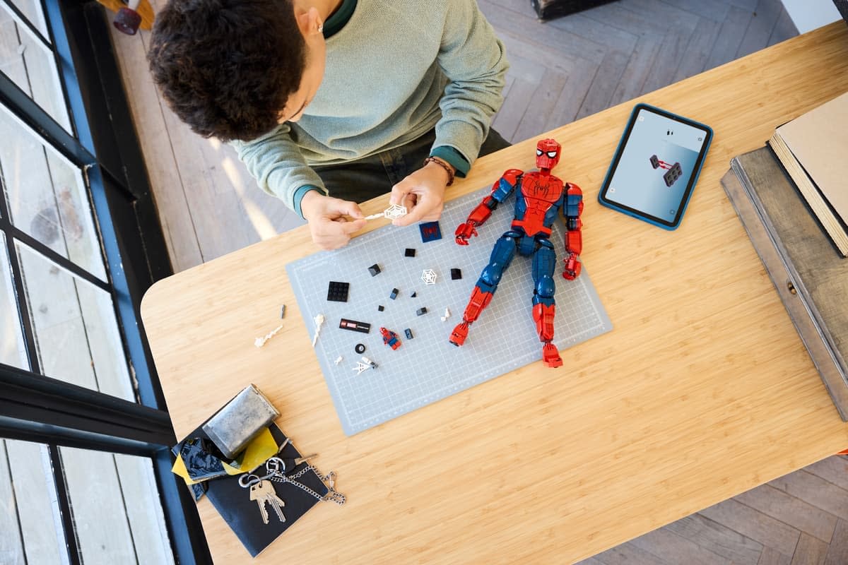 Build Your Own Spider-Man with LEGO's Newest Hero Figure Set