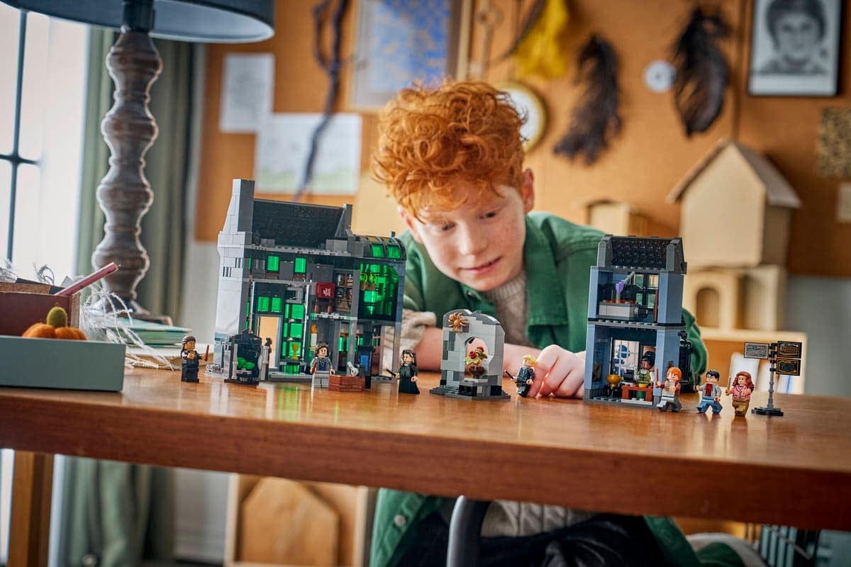 LEGO Debuts New Harry Potter Knockturn Alley Wizarding Shops Set