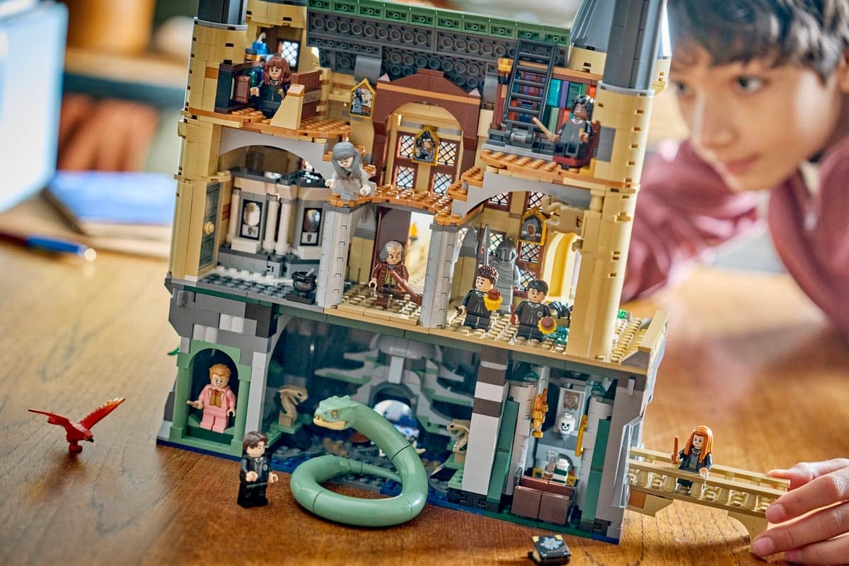 Revisit the Hogwarts Castle: East Wing with LEGO Harry Potter