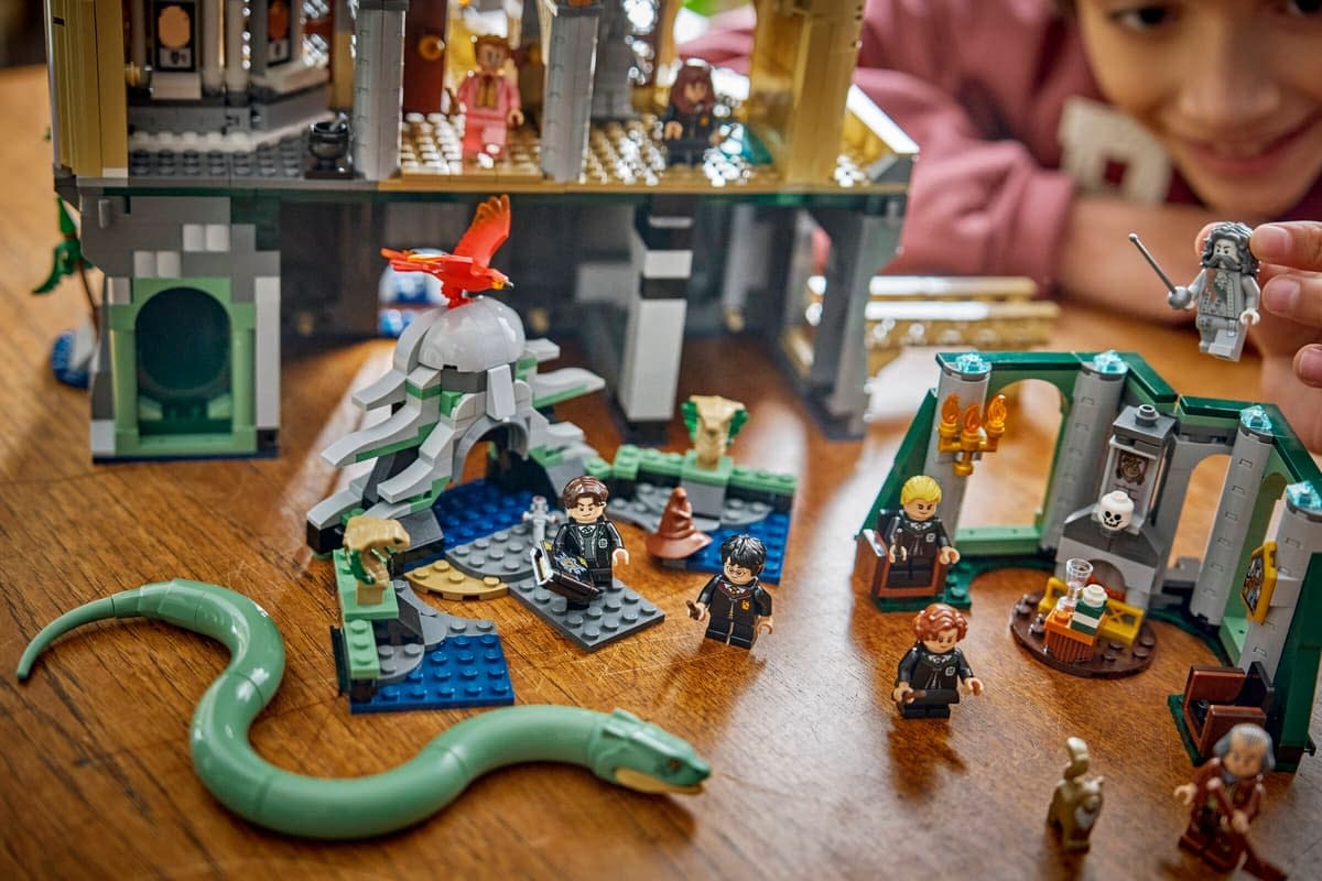 Revisit the Hogwarts Castle: East Wing with LEGO Harry Potter