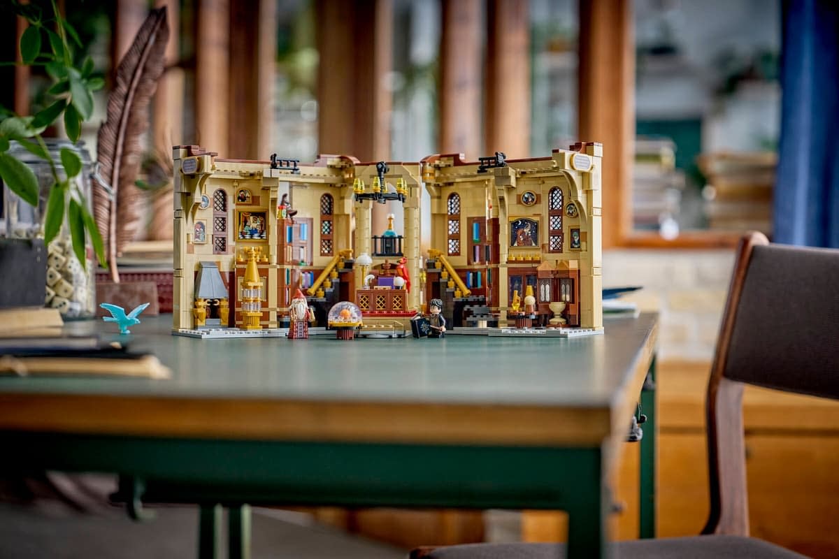 Harry Potter Book Nook: Dumbledore's Office Arrives from LEGO