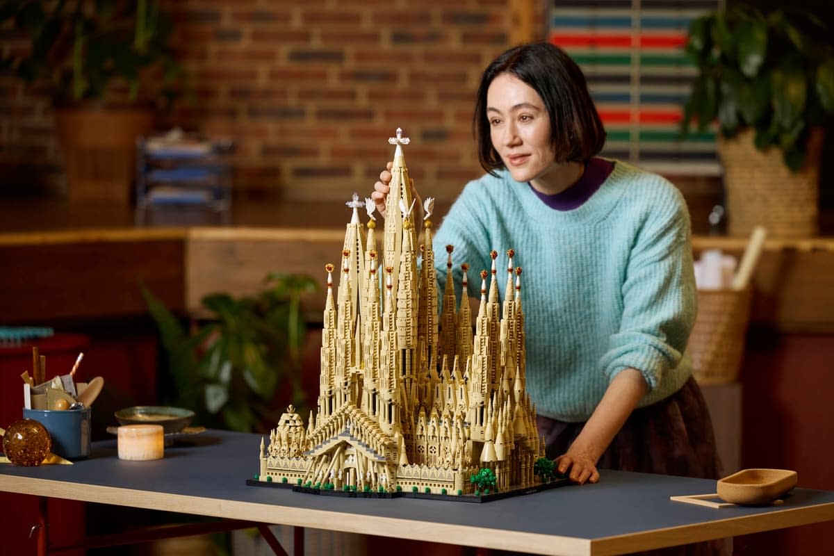 New LEGO Architecture Sagrada Família Set Revealed with 12,000 Pieces