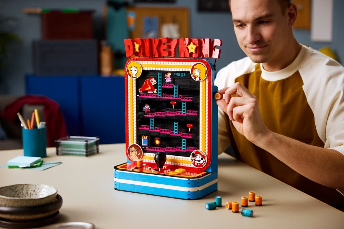 LEGO Goes Retro with New Functioning Donkey Kong Arcade Set