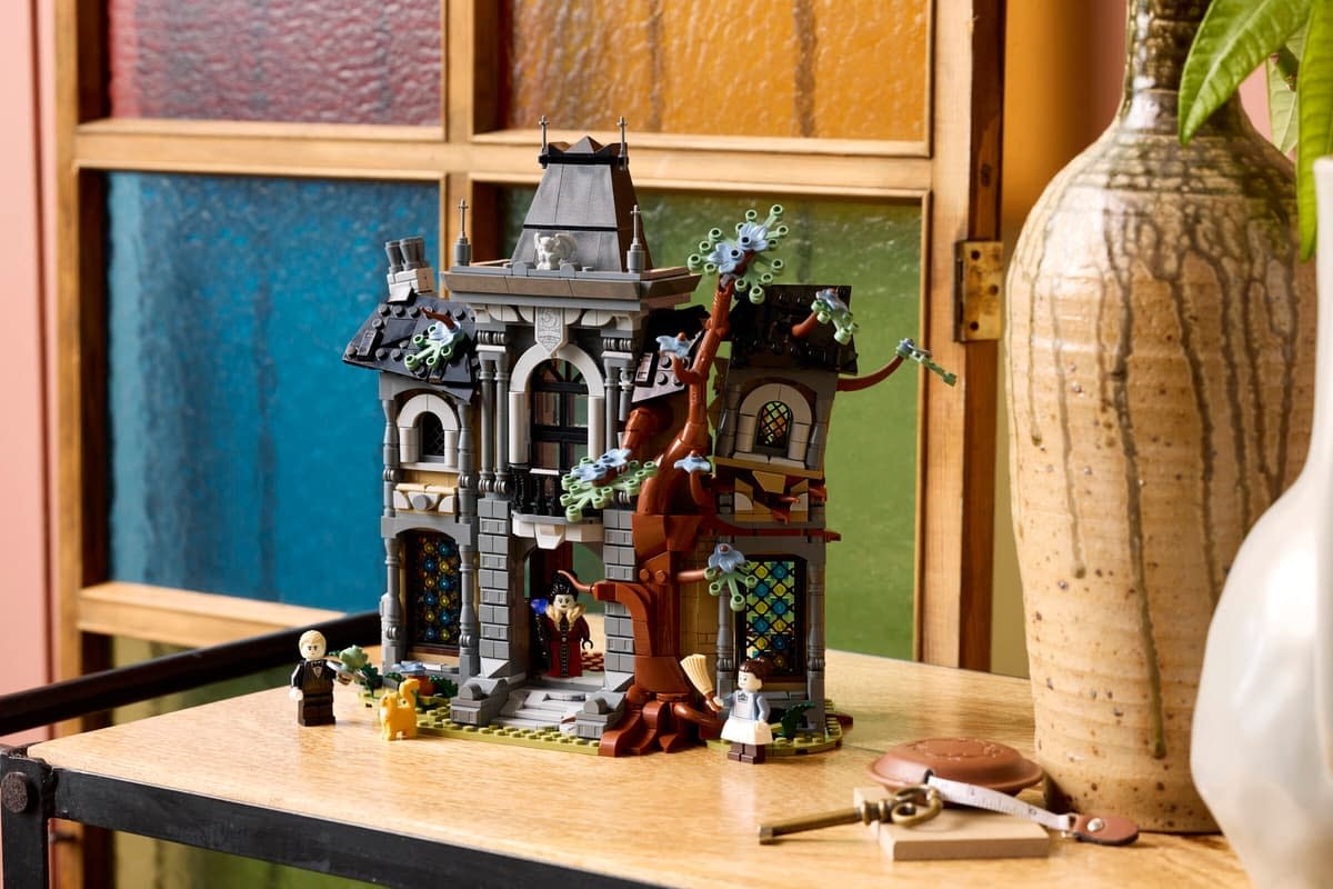 The Haunting of Mayor Manor Arrives with LEGO's Newest Collection