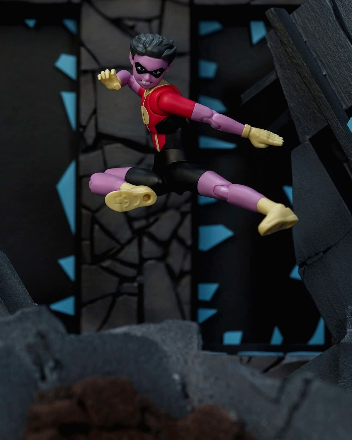 Kid Omni-Man Join the Fight with Jada Toys 1/12 Invincible Collection