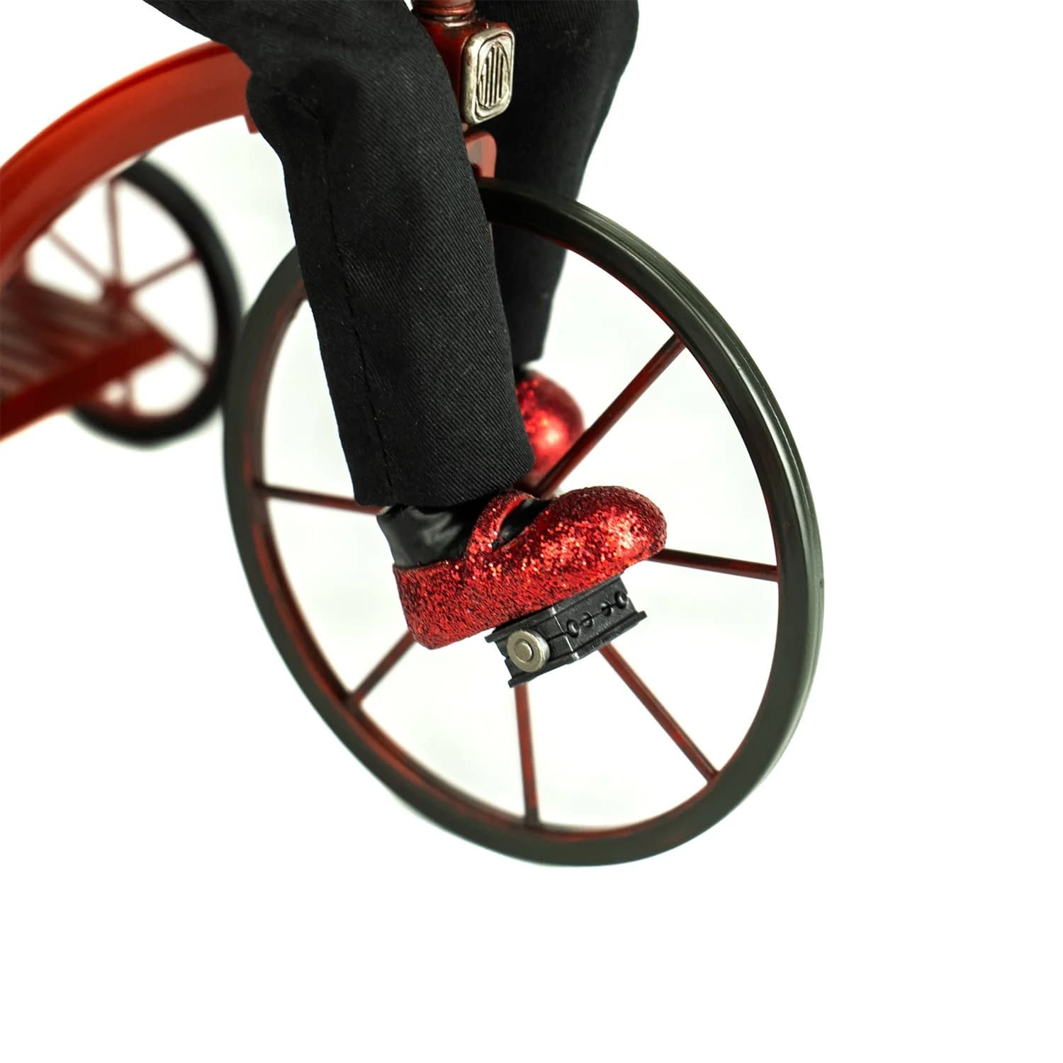 Trick or Treat Studios Unveils New SAW Billy the Puppet 1/6 Figure