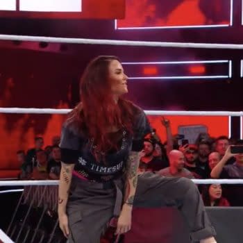 Lita and Trish Stratus are victorious at WWE's 2018 Evolution PPV