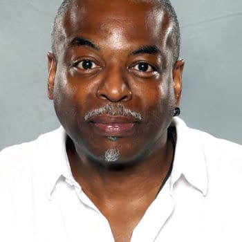 LeVar Burton Slays Universal FanCon, Pumps WICOMICON