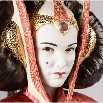 Star Wars Queen Amidala Enters a Throne Room with New Statue