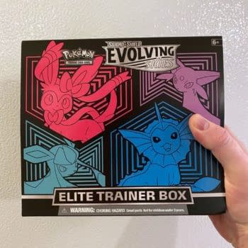 Opening a Pokémon TCG: Evolving Skies Elite Trainer Box: Early Review