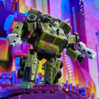 Transformers Wreck N’ Rule Bulkhead is Here and Prepares for War 