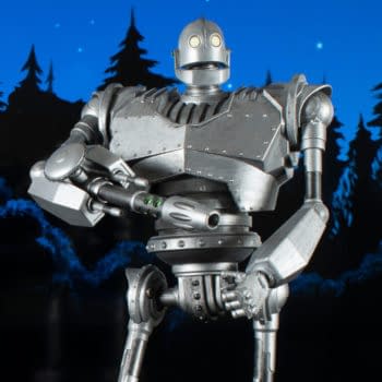 The Iron Giant Lands at Diamond Select Toys with New Metallic Figure 