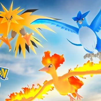 MOLTRES ZAPDOS ARTICUNO 3 CARD HOLO LEGENDARY SET Sword & Shield Pokemon Go  2022