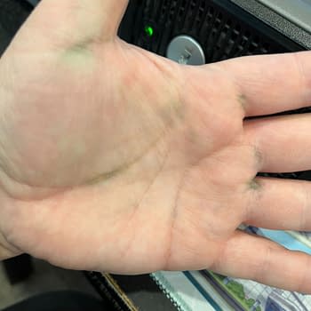 Teenage Mutant Ninja Turtles Blind Bags Turning Retailers Hands Green