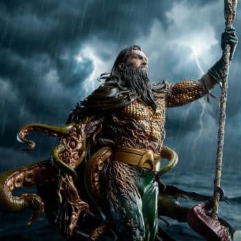 Aquaman Embraces the Ocean with Sideshow’s Lord of the Deep Statue
