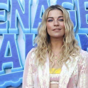 Poser: Netflix Drama Stars Sadie Stanley, Daisy Jelley, Annie Murphy