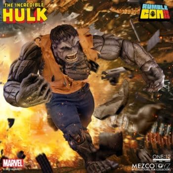 Mezco Toyz Goes Gray With a NYCC Exclusive One:12 Collective Hulk