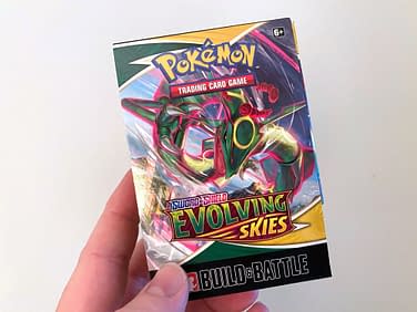 Unboxing: Pokémon TCG – Shiny Rayquaza EX Box –