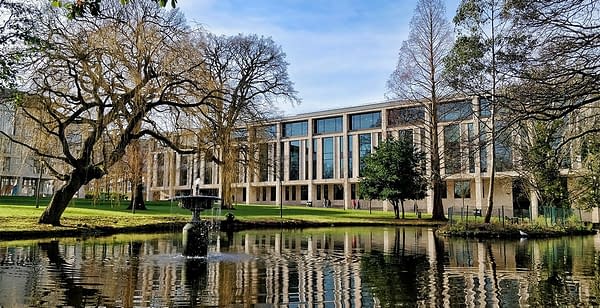 The UK Is Getting Its First eSports Scholarship from the University of Roehampton London