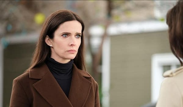 Superman & Lois Star Elizabeth Tulloch on Milk-Bone, Krypto, and Lois