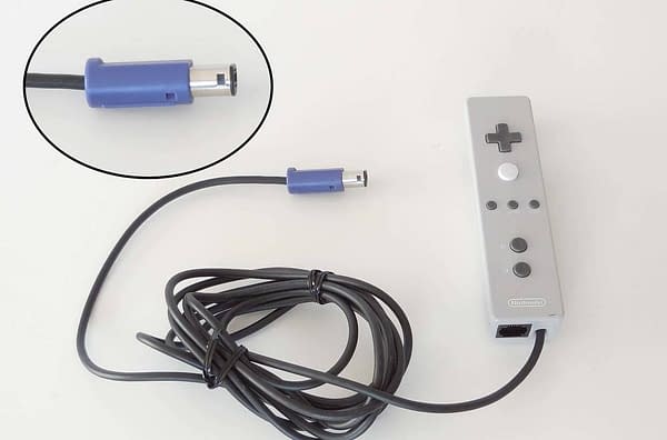 A Japanese Auction Features a Wii Remote Prototype for GameCube