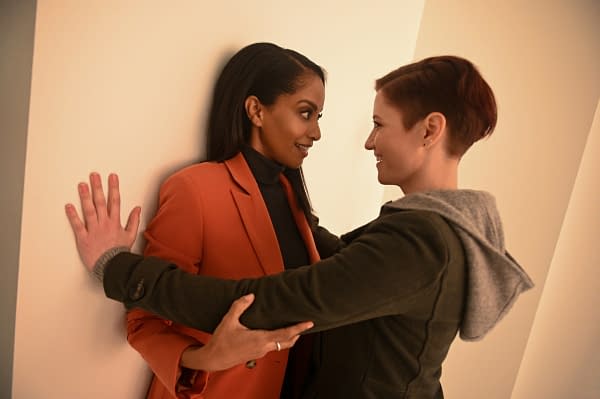 Supergirl -- "The Bodyguard" Azie Tesfai as Kelly Olsen and Chyler Leigh as Alex Danvers (Photo: The CW).