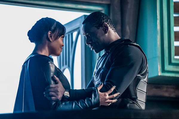 Sharon Leal as M'gann M'orzz and David Harewood as Hank Henshaw/J'onn J'onzz in Supergirl, courtesy of The CW.