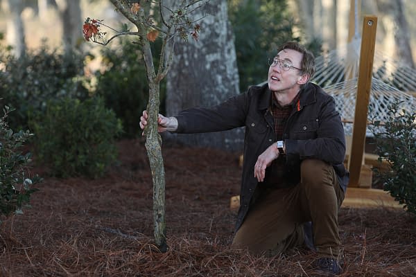 Swamp Thing -- "Worlds Apart" -- Image Number: SWP102a_0150 V1 -- Pictured: Kevin Durand as Jason Woodrue -- Photo: Fred Norris / 2020 Warner Bros. Entertainment Inc. -- © 2020 Warner Bros. Entertainment Inc. All Rights Reserved.