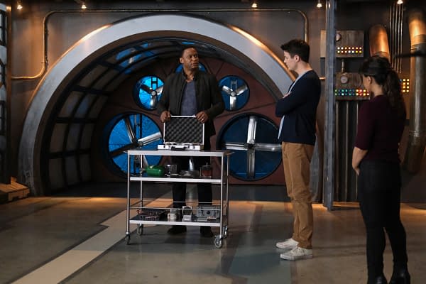 The Flash Season 7 "P.O.W." Preview: John Diggle Comes Bearing Gifts