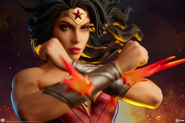 Wonder Woman: Saving the Day Statue Debuts from Sideshow Collectibles