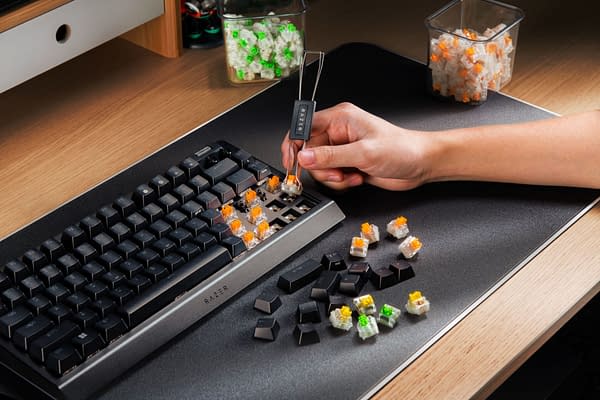 Razer Debuts Barebones BlackWidow V4 75% Keyboard