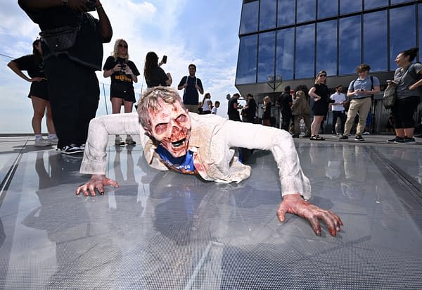The Walking Dead: Dead City: NYC Tourist Walkers Help Hype Season 3