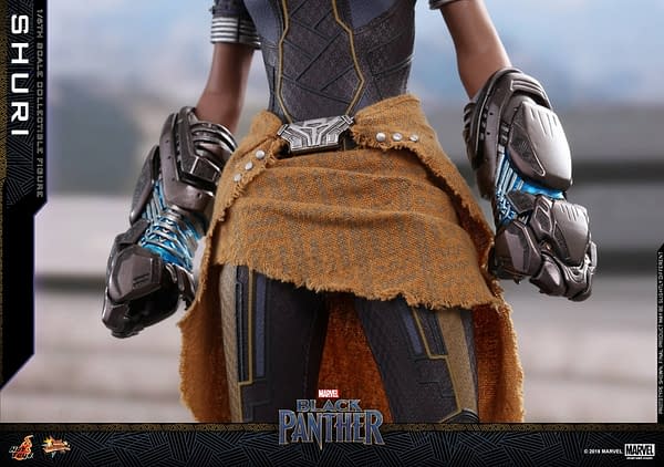 Black Panther Shuri Hot Toys 15