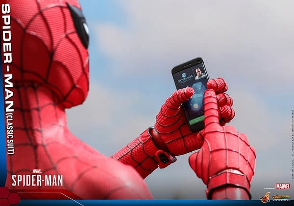 Spider-Mans Dons His Classic Suit with New Hot Toys Figure