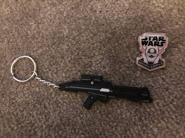 Funko Smugglers Bounty Star Wars Solo box Pin and Keychain