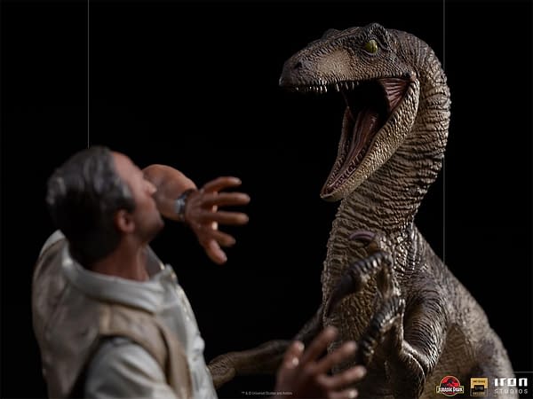 Jurassic Park Clever Girl Velociraptor Statue Arrives at Iron Studios
