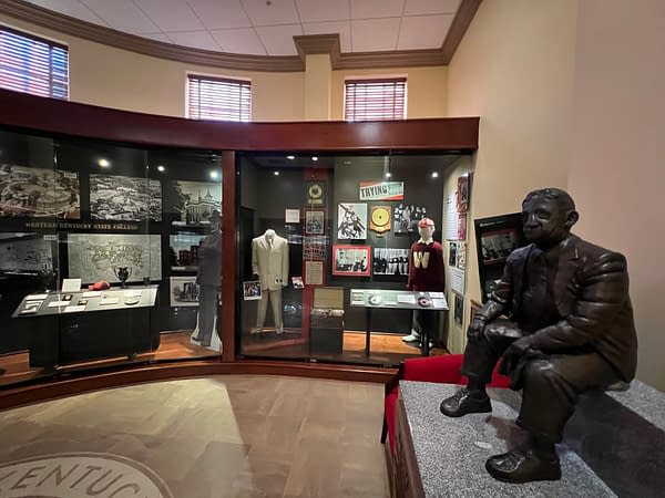 Smallville: Michael Rosenbaum Donates President Lex Luthor Suit to WKU