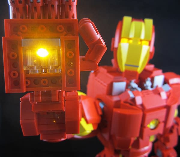 A Very Articulated Lego Iron Man