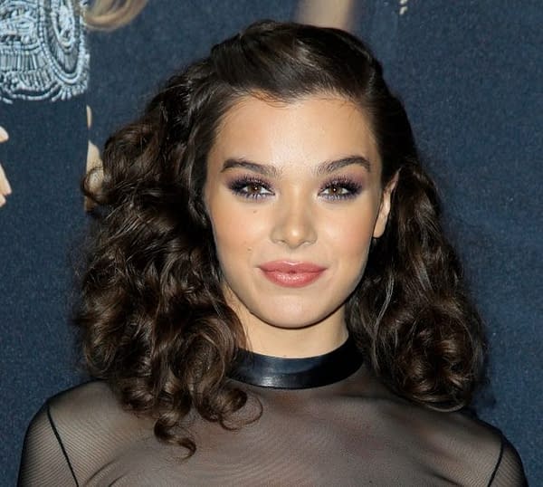 True Grit's Hailee Steinfeld Joins Apple's Emily Dickinson Comedy Series