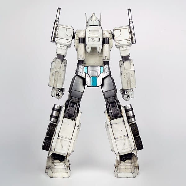Change Colors and Roll Out: We Review The G1 Ultra Magnus from ThinkGeek