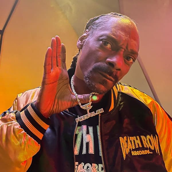 Snoop with his custom Faze bling, photo courtesy of FaZe Clan.