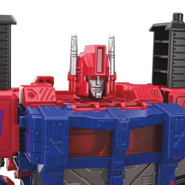 Hasbro Debuts Transformers Shattered Glass Ultra Magnus Figure