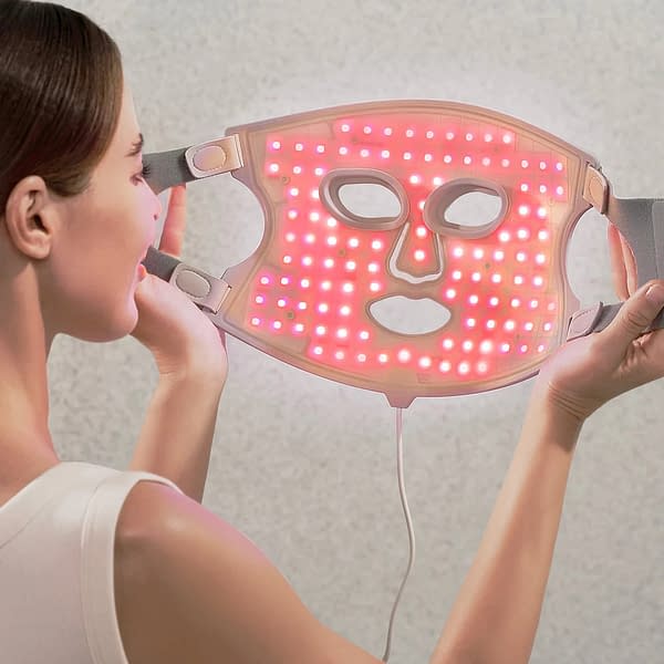 Nanoleaf Light Therapy Face Mask Review: Does This Even Help?